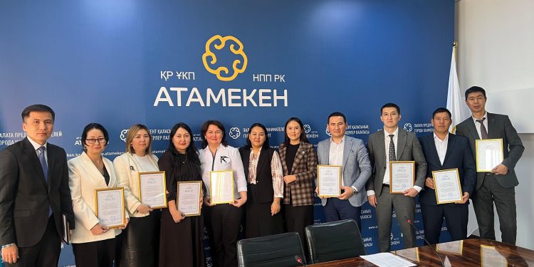 Кәсіпкерлер палатасының басшылығы Шымкенттегі дуальды оқытуды ұйымдастырушыларды марапаттады