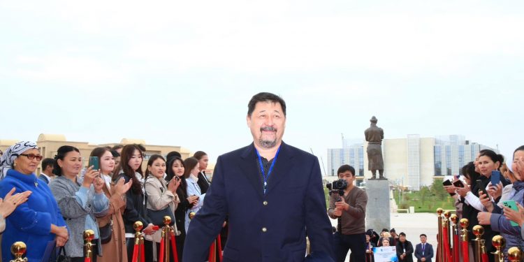 ТҮРКІСТАНДА «RAIYMBEK» І РЕСПУБЛИКАЛЫҚ ТЕАТР ФЕСТИВАЛІ БАСТАЛДЫ