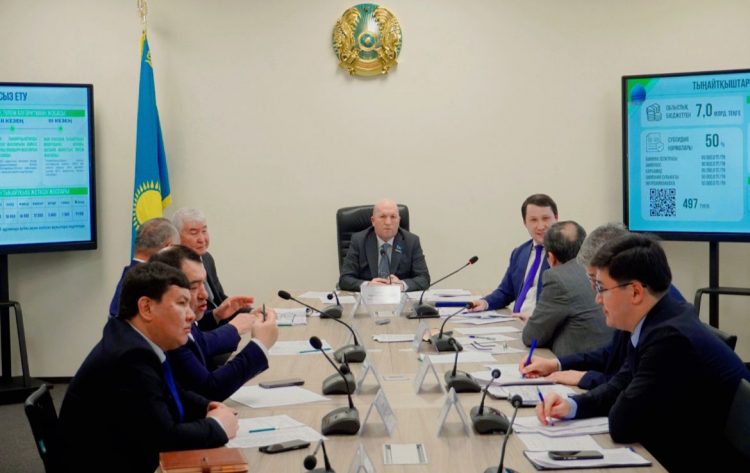 Облыстық мәслихатта мақта және егін шаруашылығындағы қордаланған өзекті мәселелер талқыланды