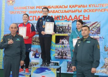 Әскерилер үстел теннисінен бақтарын сынады