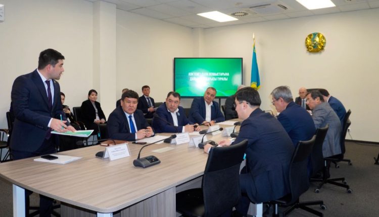 Облыстық мәслихатта мақта және егін шаруашылығындағы қордаланған өзекті мәселелер талқыланды