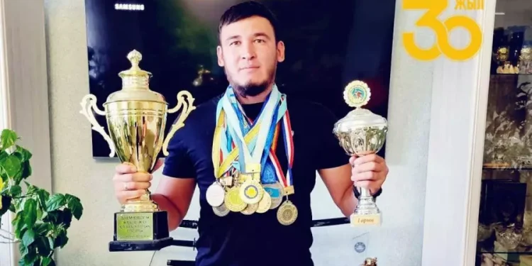 Өскеменде үйдің кіреберісінде өлі табылған ер адам танымал спортшы болып шықты