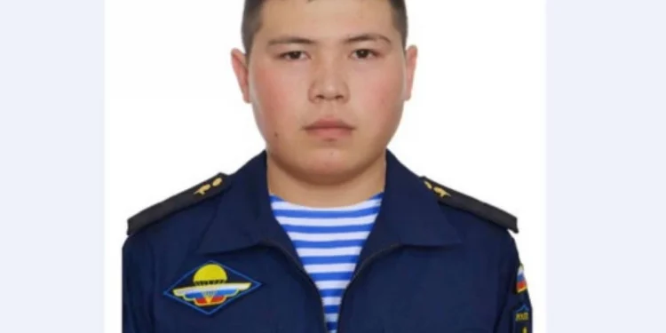 Қазақ десантшы Украинадағы соғысқа қатысқаны үшін Ресей батыры атанды