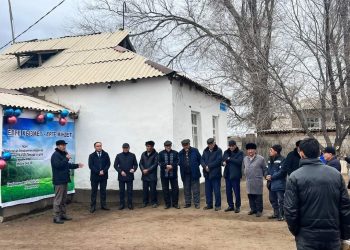 ТҮРКІСТАН: ОТЫРАР АУДАНЫНЫҢ ЖАСТАРЫ ЖАЛҒЫЗБАСТЫ АНАҒА БАСПАНА СЫЙЛАДЫ