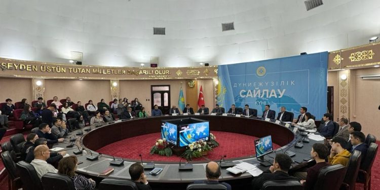 ТҮРКІСТАНДА ДҮНИЕЖҮЗІЛІК САЙЛАУ КҮНІНЕ АРНАЛҒАН ДӨҢГЕЛЕК ҮСТЕЛ ӨТТІ