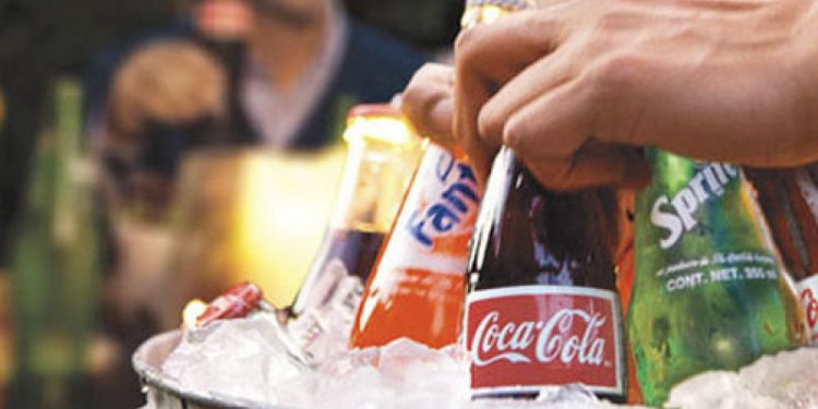 «0,5 мл Coca-Cola құрамында қанттың 10 тәуліктік дозасы бар»: Қазақстанда газдалған сусындардың бағасын өсіру ұсынылды