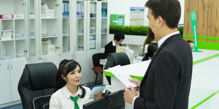 Мемлекеттік қызмет көрсету кезінде мемлекеттік бажды төлеуден кім босатылады