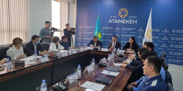 Шымкентте білім беру саласындағы өзекті мәселелер талқыланды