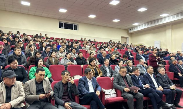 Депутаттар Арыс қаласының халқымен кездесті