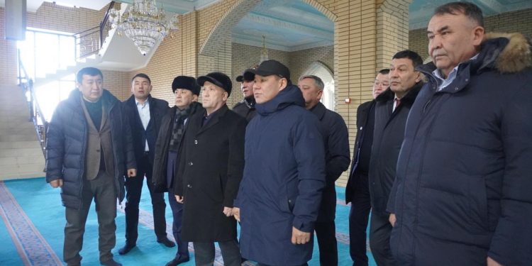 Түркістан облыстық мәслихатының депутаттары  Сарыағаш медресе-колледжінің жұмысымен танысты