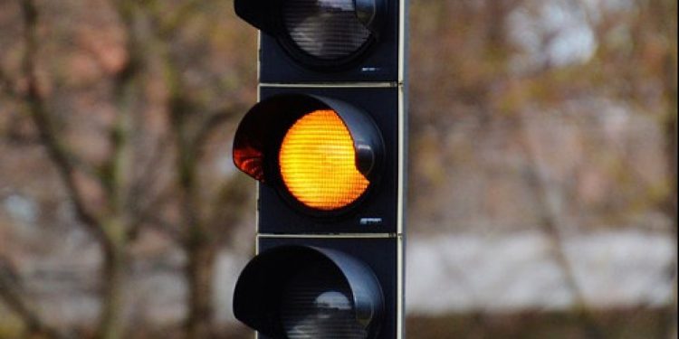 Енді Астана мен Алматыда бағдаршамның сары белгісінде жүрген жүргізушілерге айыппұл салынады