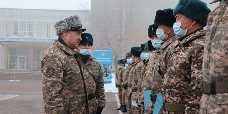 Құрлық әскерлерінің офицерлері оңтүстік өңірдегі әскери бөлімдерді тексерді
