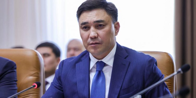 ҚАЛА ӘКІМІ АБАЙ, ҚАРАТАУ АУДАНДАРЫН АРАЛАДЫ