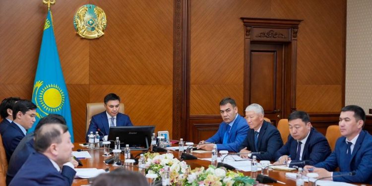 ШЫМКЕНТ: Қала әкімі қазылған көшелерді қалпына келтіру жұмыстарын күйшейтуді тапсырды