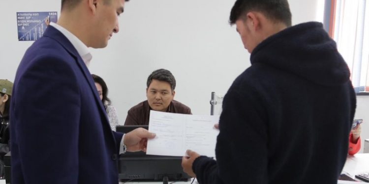 ШЫМКЕНТ: Жәрмеңкеде мыңнан астам бос жұмыс орындары ұсынылды