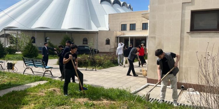 ШЫМКЕНТ: ОРТАЛЫҚ МЕШІТ АУМАҒЫ ТАЗАЛАНДЫ