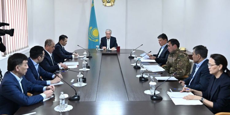 МЕМЛЕКЕТ БАСШЫСЫ БАТЫС ҚАЗАҚСТАН ОБЛЫСЫНДАҒЫ СУ ТАСҚЫНЫНА БАЙЛАНЫСТЫ ЖЕДЕЛ ШТАБТЫҢ ОТЫРЫСЫН ӨТКІЗДІ