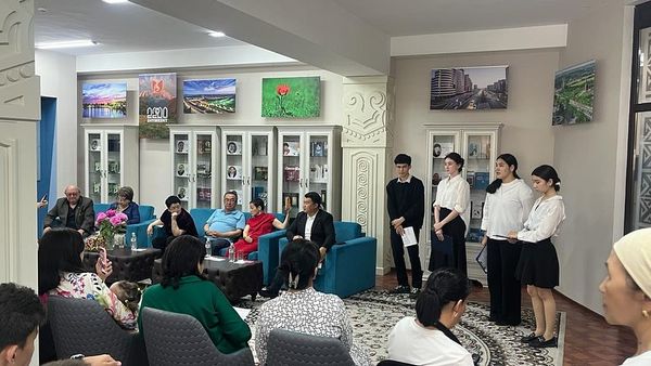 “СӨЗБЕН СУРЕТ САЛУДЫҢ ЗЕРГЕРІ» АТТЫ Қ.ҚАЗИЕВТІ ЕСКЕ АЛУ КЕШІ ӨТТІ