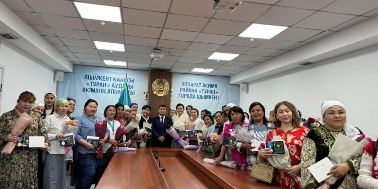 КӨП БАЛАЛЫ АНАЛАРҒА «АЛТЫН АЛҚА» ЖӘНЕ «КҮМІС АЛҚА» ТАБЫСТАЛДЫ