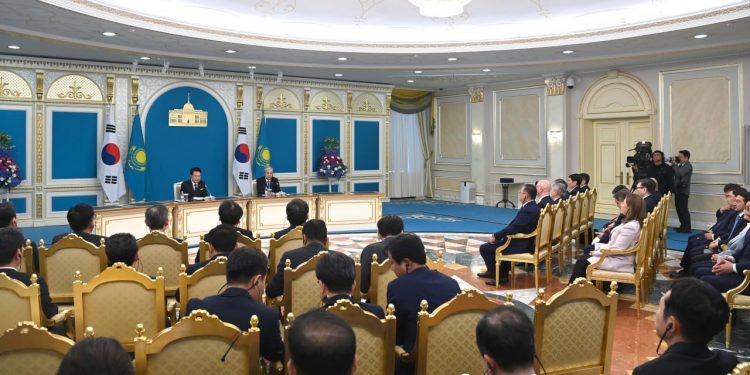 Қасым-Жомарт Тоқаев пен Юн Сок Ёль БАҚ өкілдері үшін брифинг өткізді