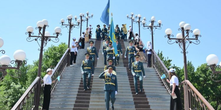 ЖАСТАР МЕМЛЕКЕТТІК РӘМІЗДЕРДІ ҰЛЫҚТАДЫ