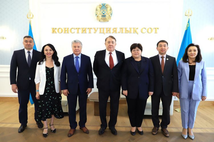 ПАРЛАМЕНТАРИЗМ ИНСТИТУТЫ МЕН  ҚР КОНСТИТУЦИЯЛЫҚ СОТЫ ІСКЕРЛІК ЫНТЫМАҚТАСТЫҚ ТУРАЛЫ КЕЛІСІМ ЖАСАДЫ