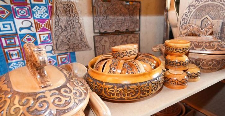 ТҮРКІСТАНДА «ШЫҒЫС БАЗАРЫ» ТҮРКІ ХАЛЫҚТАРЫНЫҢ ҚОЛӨНЕР ШЕБЕРЛЕРІ СИМПОЗИУМЫ ӨТІП ЖАТЫР