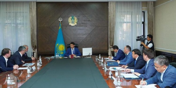 ДАРХАН САТЫБАЛДЫ ТҮРІК ИНВЕСТОРЛАРЫМЕН МЕДИЦИНАЛЫҚ ОРТАЛЫҚТАР САЛУ ТУРАЛЫ КЕЛІССӨЗ ЖҮРГІЗДІ