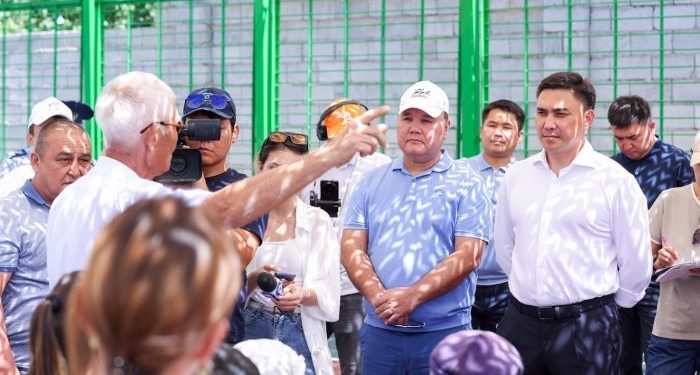 ШЫМКЕНТ: қала әкімі Абай және Тұран аудандарының тұрғындарымен кездесті