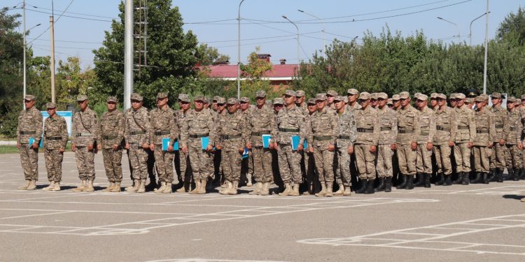 Әскери қызметшілер — су тасқынына қарсы күрестің батырлары: Депутаттар сарбаздардың батылдығын атап өтті