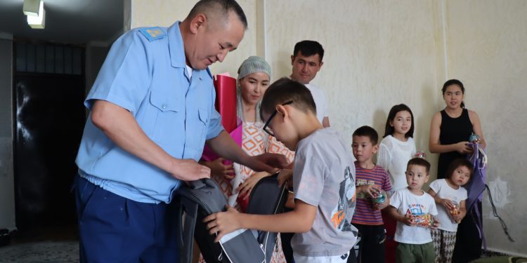 «Мектепке жол» акциясы Шымкент қаласының 10216 әскери бөлімінде жалғасын тапты