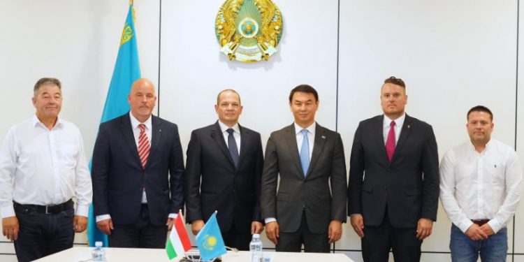 ТҮРКІСТАН: Венгрия инвесторымен зауыт салу жөнінде келіссөз жүргізілді