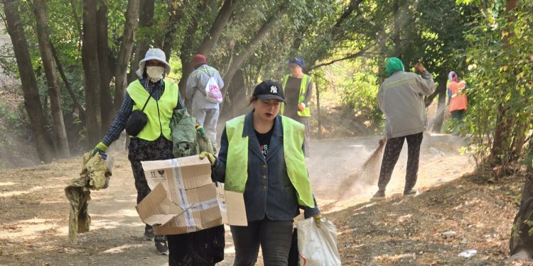 ДҮНИЕЖҮЗІЛІК ТАЗАЛЫҚ КҮНІНДЕ ҚОШҚАР АТА ӨЗЕНІНІҢ БОЙЫ ТАЗАЛАНДЫ
