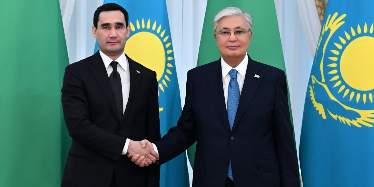 Мемлекет басшысы Түрікменстан Президентімен кездесті