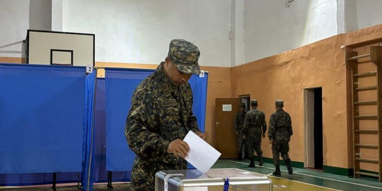 ШЫМКЕНТТЕ БІРІНШІ БОЛЫП ӘСКЕРИЛЕР ДАУЫС БЕРДІ