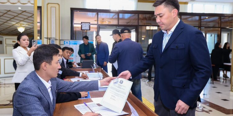ШЫМКЕНТ ӘКІМІ АЭС БОЙЫНША РЕФЕРЕНДУМДА ДАУЫС БЕРДІ