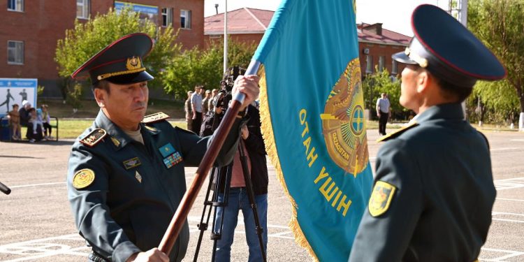 Шымкент қаласының аумақтық қорғаныс бригадасына Жауынгерлік ту табысталды