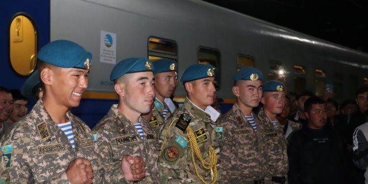 Шымкентте Қарулы күштер қатарынан 40 сарбаз оралып, 30-ы қызметке аттанды