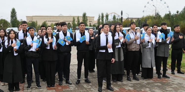 ШЫМКЕНТТЕ РЕСПУБЛИКА КҮНІНЕ ОРАЙ ЖАСТАР ШЕРУІ ӨТТІ