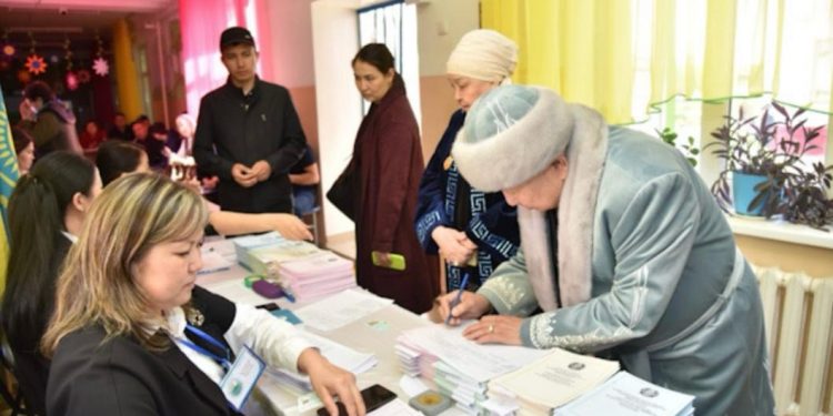 ҚОҒАМ ҚАЙРАТКЕРЛЕРІ РЕФЕРЕНДУМҒА ҚАТЫСЫП, ӨЗ ТАҢДАУЛАРЫН ЖАСАДЫ