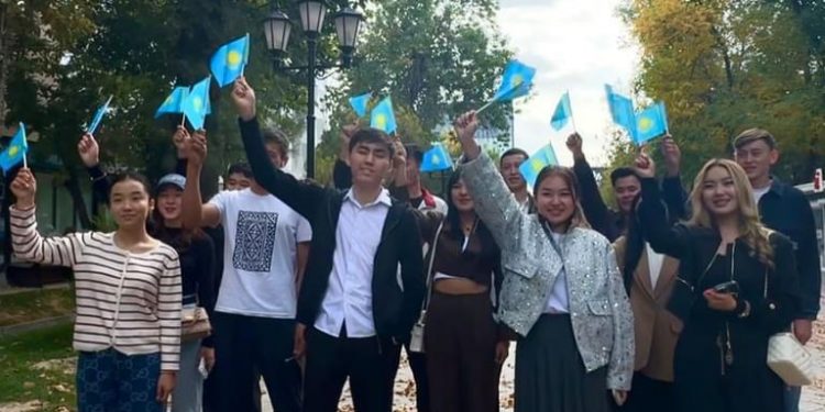 ШЫМКЕНТ ЖАСТАРЫ РЕФЕРЕНДУМҒА ОРАЙ ҰЙЫМДАСТЫРЫЛҒАН «БІЗ ӨРКЕНДЕГЕН ЕЛ ҮШІН» АКЦИЯСЫНА ҚАТЫСТЫ