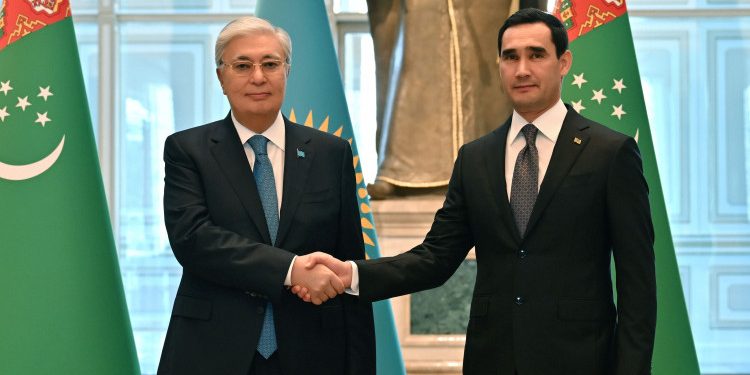 Қасым-Жомарт Тоқаев пен Сердар Бердімұхамедов шағын құрамда келіссөз жүргізді