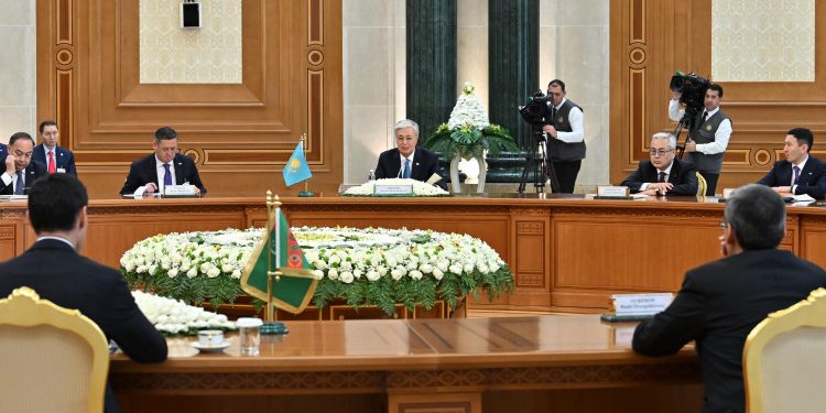 Мемлекет басшысы Түрікменстан Президентімен кеңейтілген құрамда келіссөз жүргізді