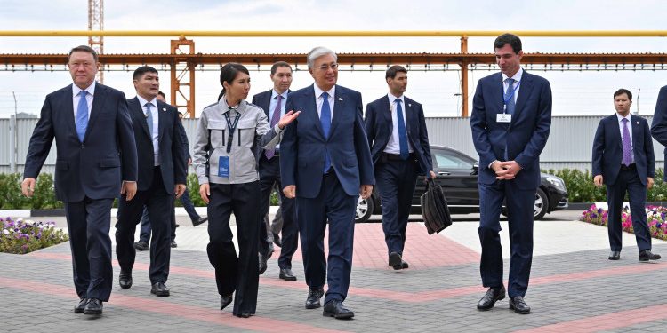 Мемлекет басшысы «АгромашХолдинг KZ» акционерлік қоғамының Локализация орталығына барды