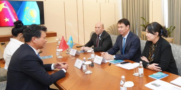 ТҮРКІСТАН ОБЛЫСЫНЫҢ ӘКІМІ ШЕТЕЛДІК ИНВЕСТОРЛАРМЕН G2В ФОРМАТЫНДА КЕЛІССӨЗДЕР ЖҮРГІЗДІ