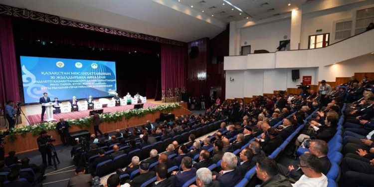 ТҮРКІСТАНДА ҚАЗАҚСТАН МӘСЛИХАТТАРЫНЫҢ 30 ЖЫЛДЫҒЫНА АРНАЛҒАН ҒЫЛЫМИ-ПРАКТИКАЛЫҚ КОНФЕРЕНЦИЯ ӨТТІ