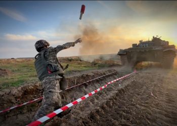 Түркістан облысында сарбаздар танкпен шайқасты