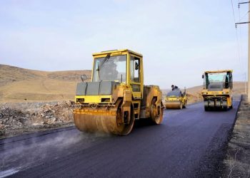 КЕНТАУДА АУЫЛ КӨШЕЛЕРІНЕ АСФАЛЬТ ТӨСЕЛІП ЖАТЫР