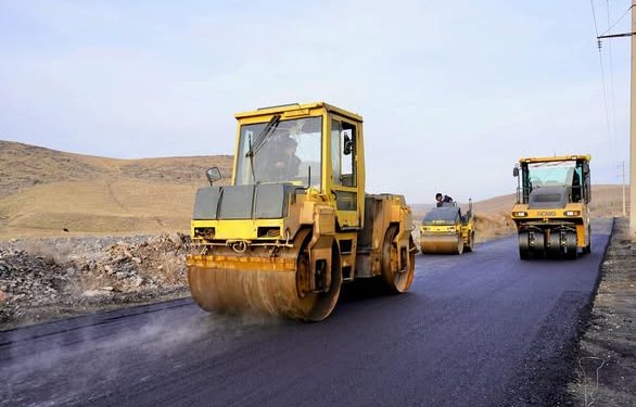 КЕНТАУДА АУЫЛ КӨШЕЛЕРІНЕ АСФАЛЬТ ТӨСЕЛІП ЖАТЫР
