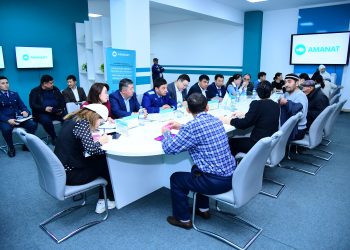 «ҚҰҚЫҚТЫҚ КӨМЕК» ЖОБАСЫ АЯСЫНДА ТҰРҒЫНДАР БІЛІКТІ ЗАҢГЕРЛЕРДЕН КӨМЕК АЛДЫ